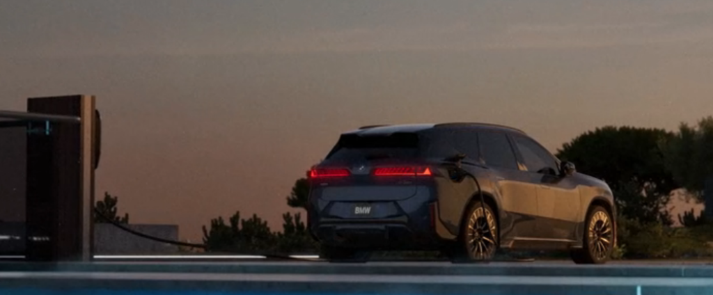 BMW iX3 초고속 충전 모습